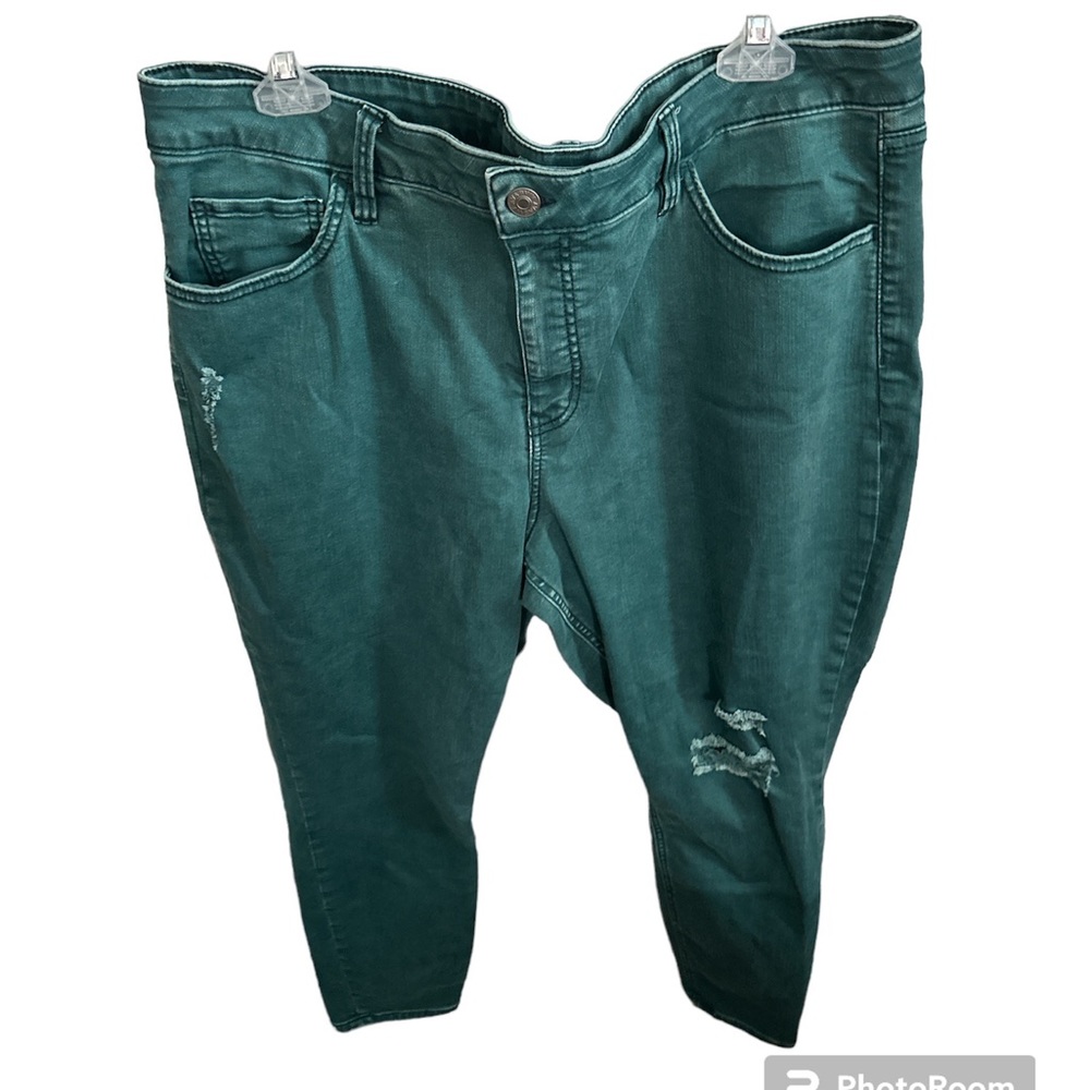 NWOT AVA VIV teal color bluejeans with distress look on one knee cute 20 w